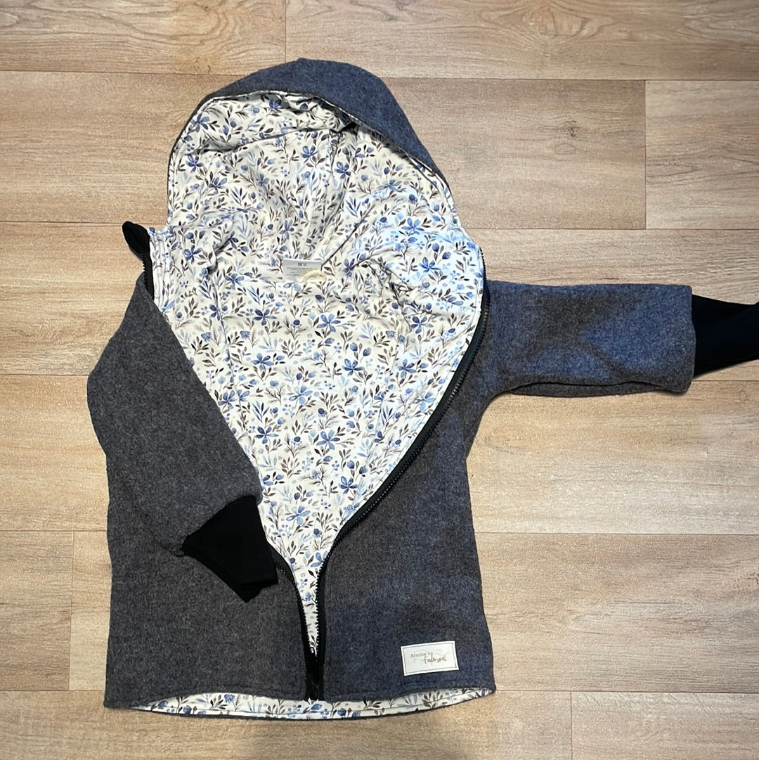 Wollwalkjacke Grau mit Blumen Blau