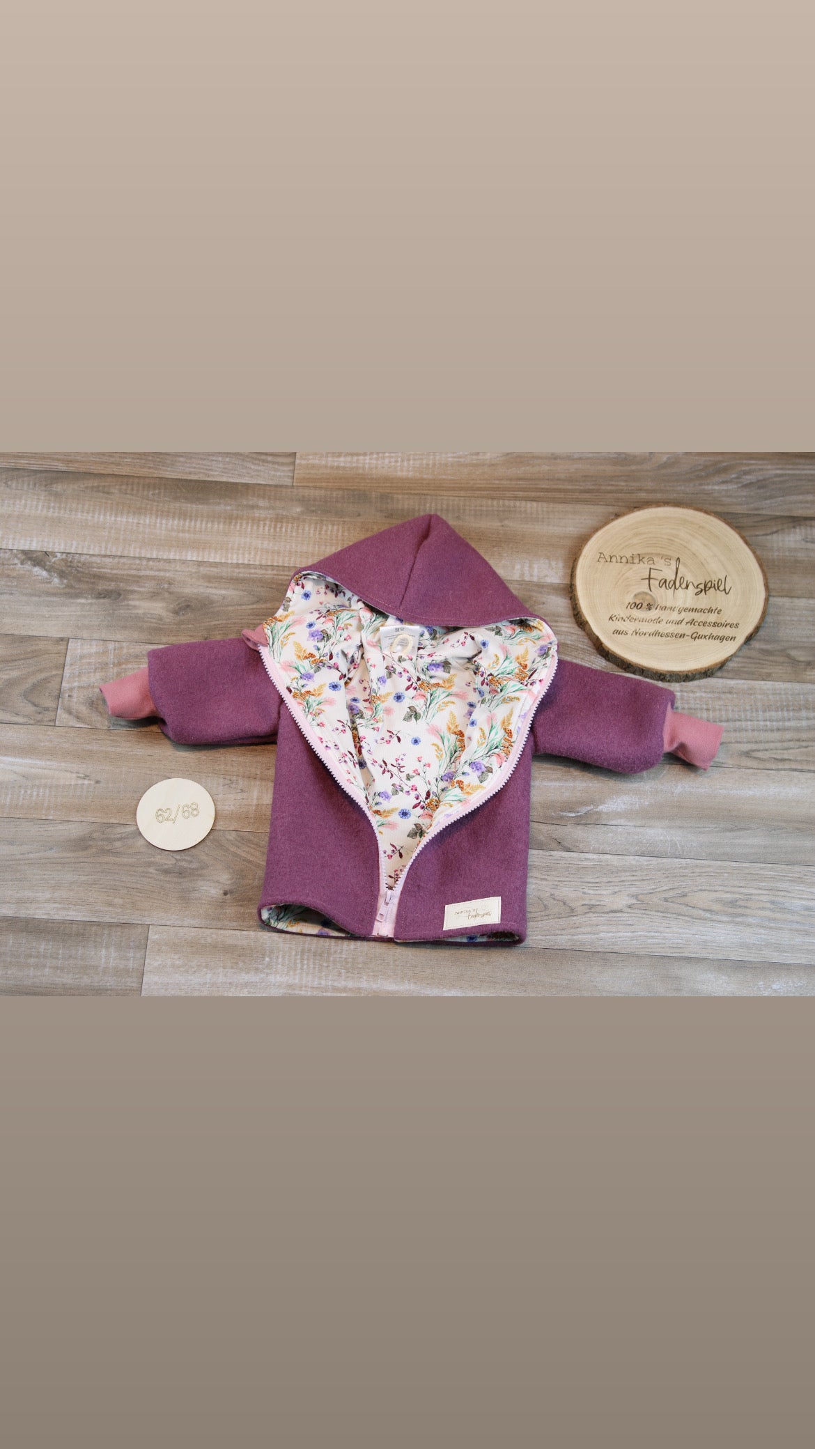 Wollwalkjacke Beere mit Blumen